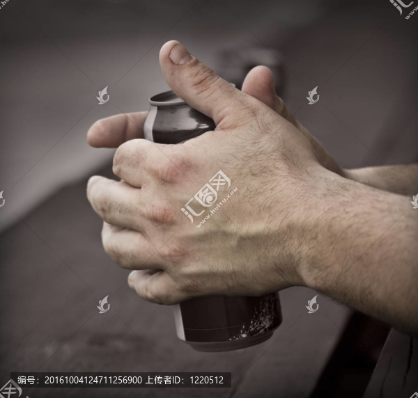 一個工作的人的手