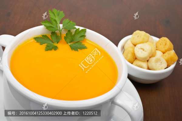 胡蘿卜泥和面包丁