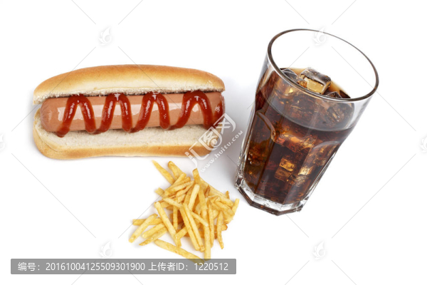 熱狗；蘇打汽水和炸薯條