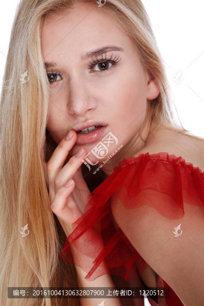 穿紅裙子的女孩
