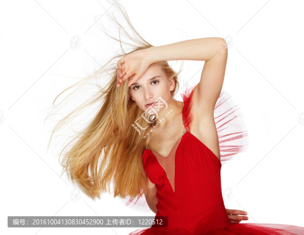 穿紅裙子的女孩