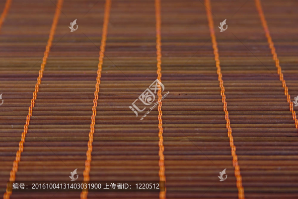 背景為三的竹餐巾