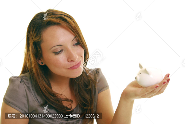 帶小豬儲蓄罐的女人