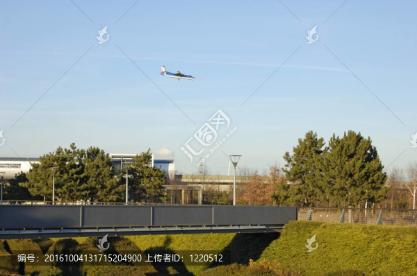 london-19-0077