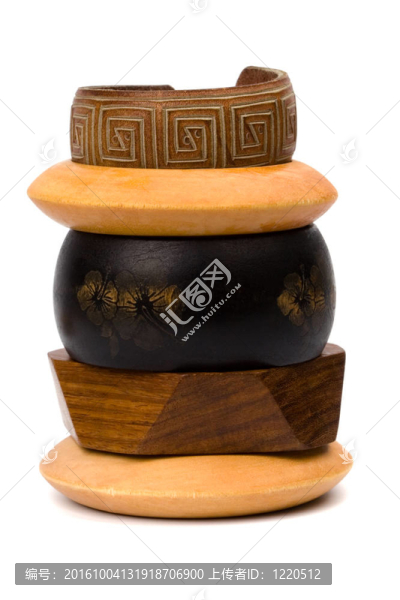 堆棧的木制和皮革手鐲