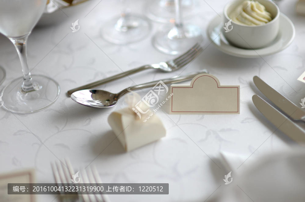 節(jié)日餐桌上的地方卡