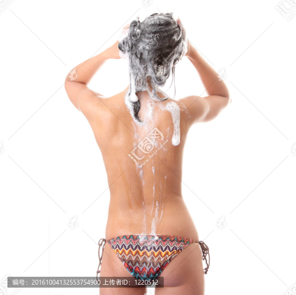 淋浴的年輕女人