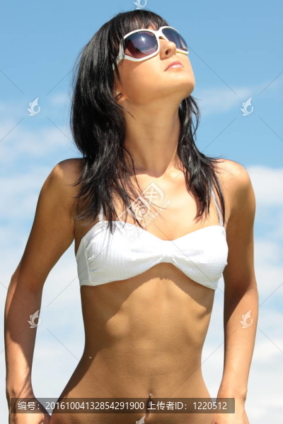 性感的女士穿泳裝
