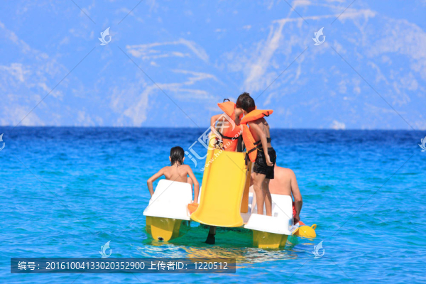 家庭在船上的旅行
