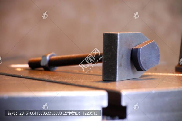 螺栓
