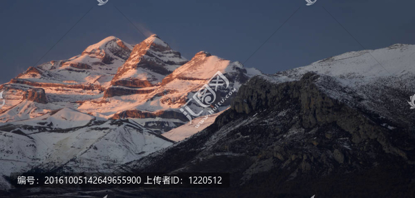 比利牛斯山的全景
