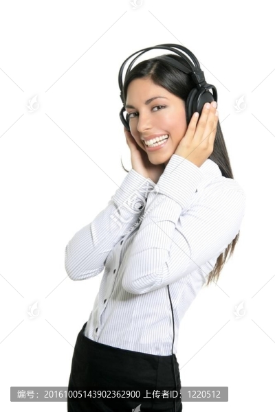 美麗的黑發(fā)女商人聽音樂