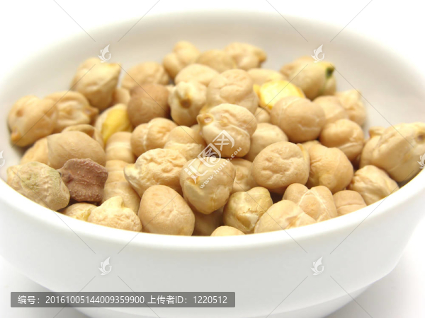 一碗鷹嘴豆在白色陶瓷