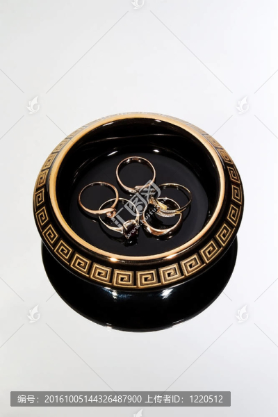 有五個(gè)金戒指的案例