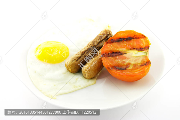 在盤子上煮的早餐