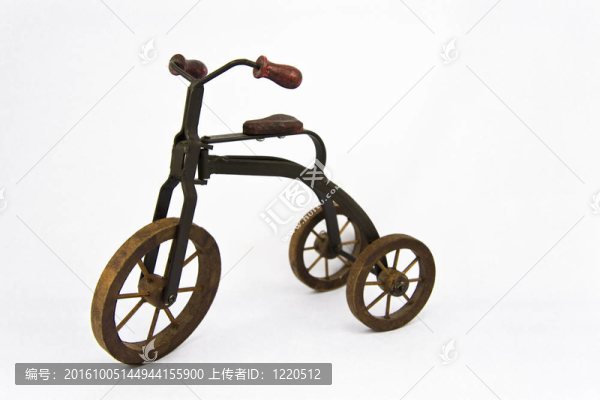 玩具三輪車