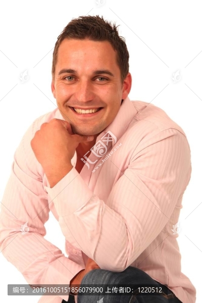 微笑的年輕人