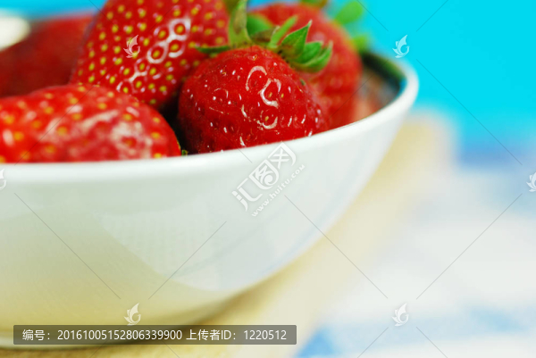碗里的草莓