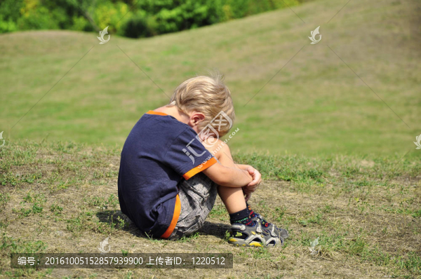 小男孩哭了