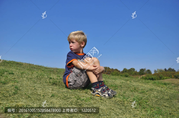 小男孩哭了