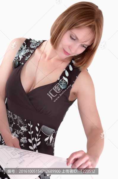 女孩與項目在手