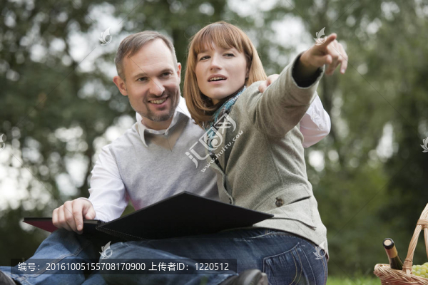 在公園里的情侶相冊