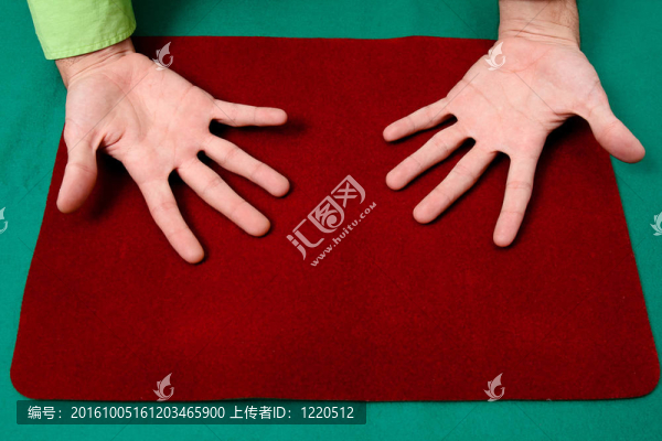 張開(kāi)雙手