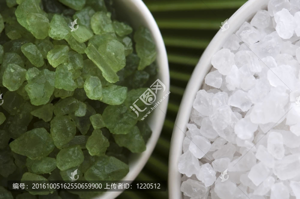 沐浴鹽和棕櫚葉