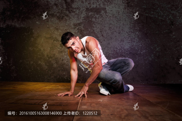 西班牙裔男性嘻哈舞蹈
