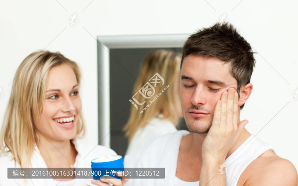 在一個badroom霜夫婦