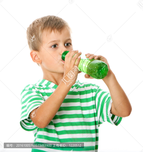 男孩的飲用水