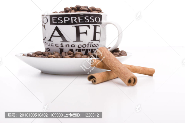 杯子和咖啡豆