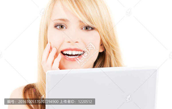 少女與筆記本電腦