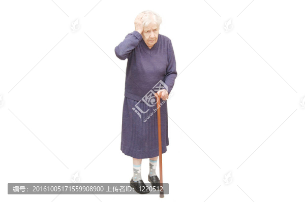 祖母在白色背景上拿著手杖