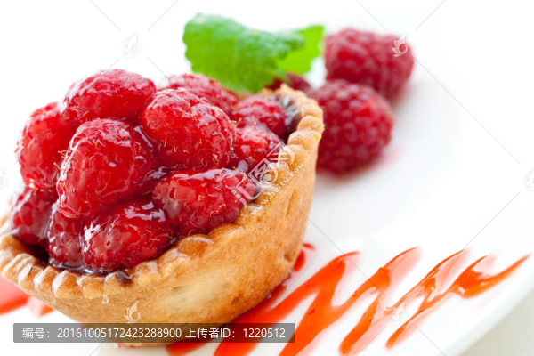 新鮮美味的覆盆子蛋撻