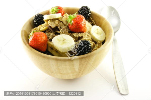 麥麩中的木雕碗