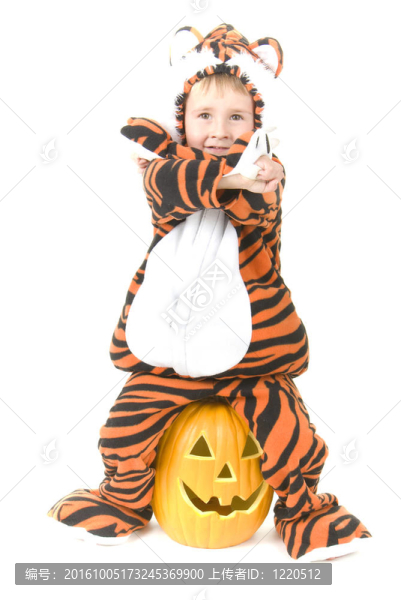 學(xué)步的小孩穿老虎服裝