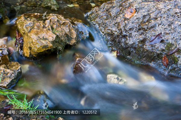 光滑的河流