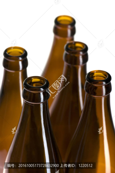 啤酒瓶上的白色特寫(xiě)