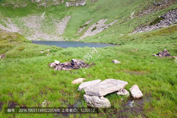 高山湖泊brebeneckul夏山