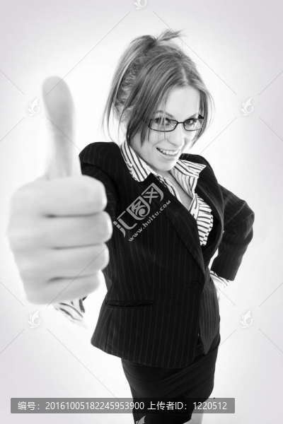 年輕的女商人表示OK的手勢(shì)