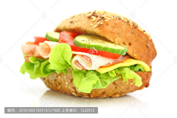 新鮮火腿、奶酪和蔬菜三明治