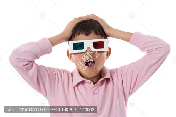 孩子與3D眼鏡