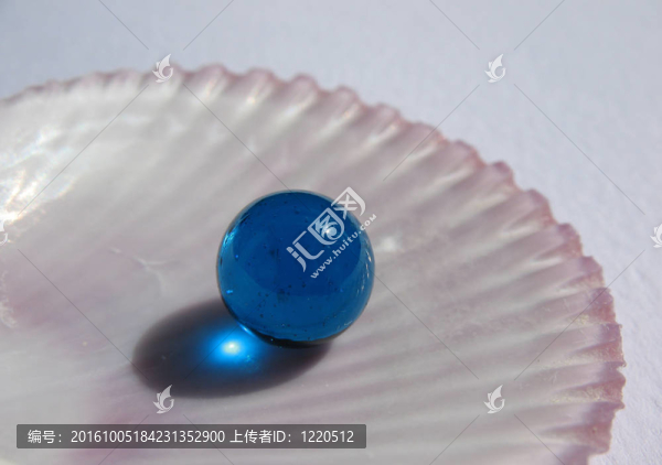 半殼上的藍(lán)色球