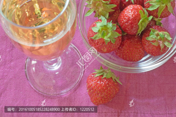 Strawberry和香檳