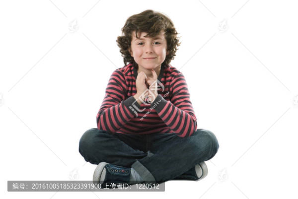 可愛(ài)的白人男孩坐在