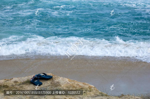 海灘上的拖鞋