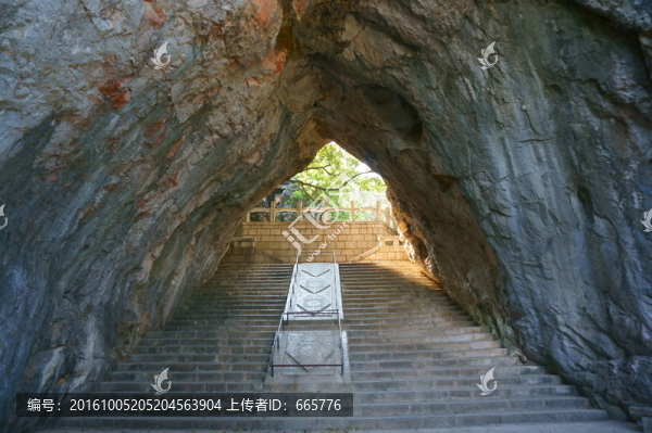 山洞