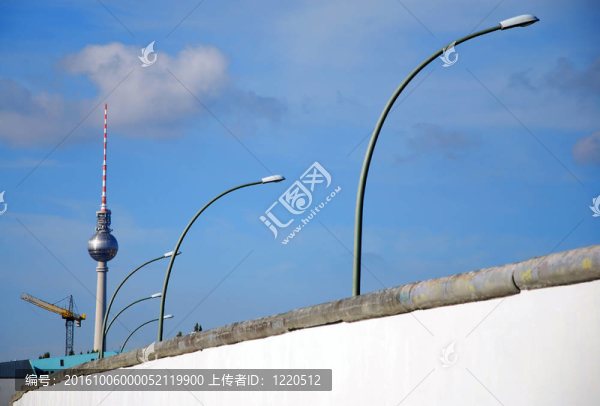 柏林墻與東德路燈和電視塔