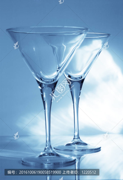 馬蒂尼的兩個酒杯